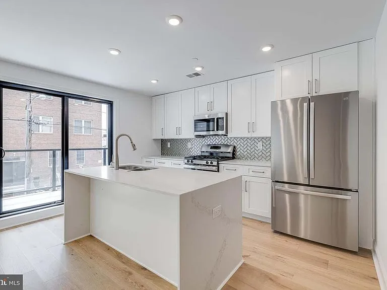 1318 N Franklin St #3 — Photo 6