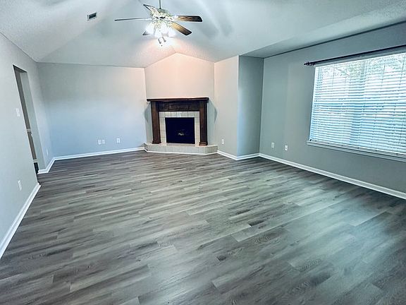 4th image of 210 Cumberland Woods Ter