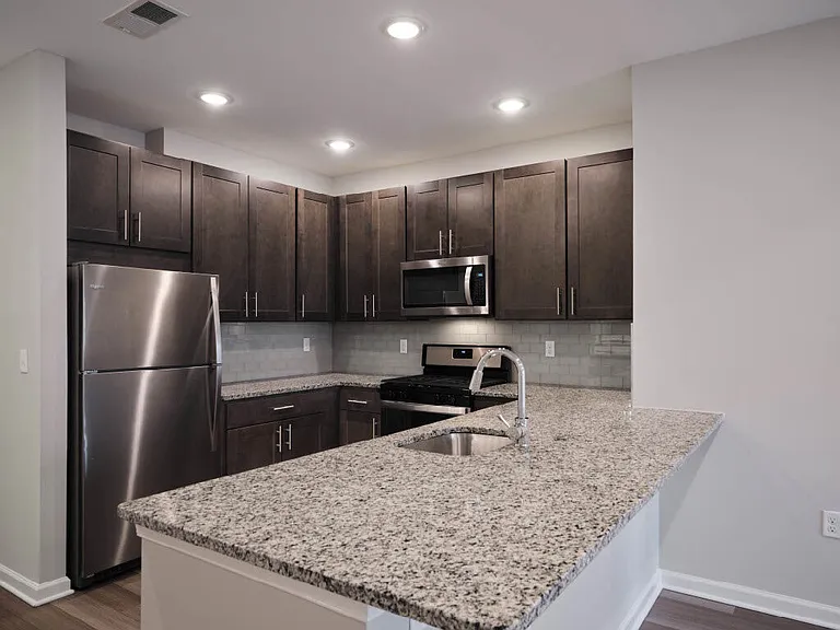 Pearl Pointe Apartments — Photo 3