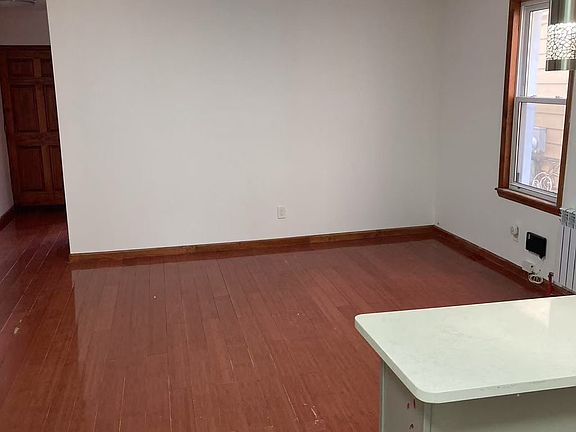 5th image of 9324 202nd St Floor 1