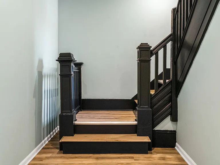 2250 N Park Ave — Photo 12
