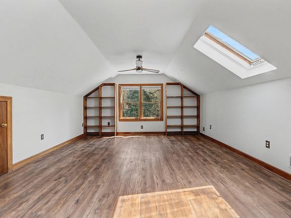 5th image of 281 Ridge Way