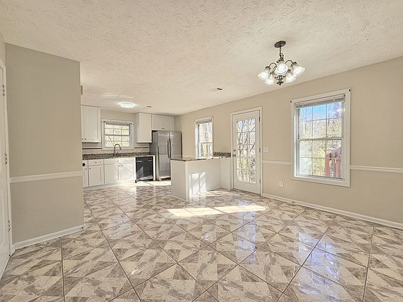5th image of 10 Trudy Ct