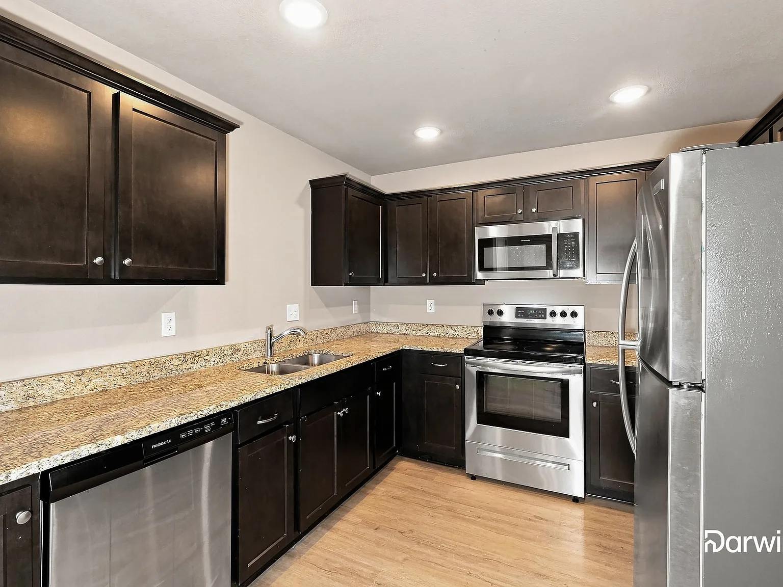 3 bed, 2.0 bath, 1253 sqft, $1,740 — Photo 2