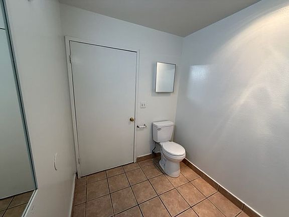 3rd image of 1618 Schrader Blvd #Sb101