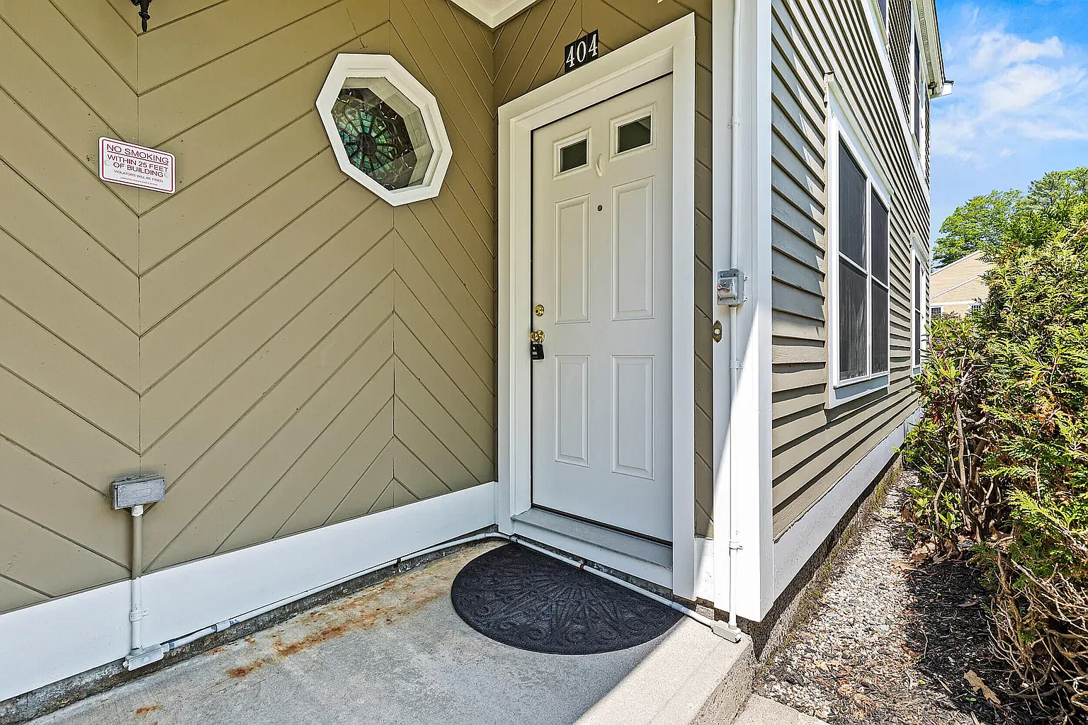 3 bed, 2.5 bath, 2200 sqft, $3,300 — Photo 4
