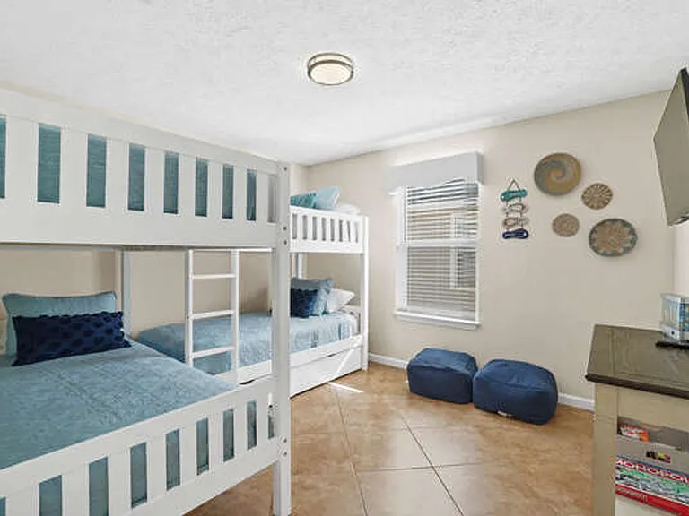 11709 Seashore Ln — Photo 7