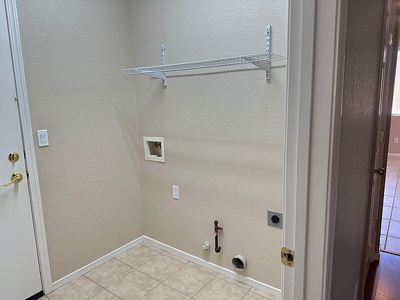 4th image of 3905 Sierra Gold Dr