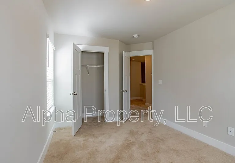 385 Hague Dr — Photo 15
