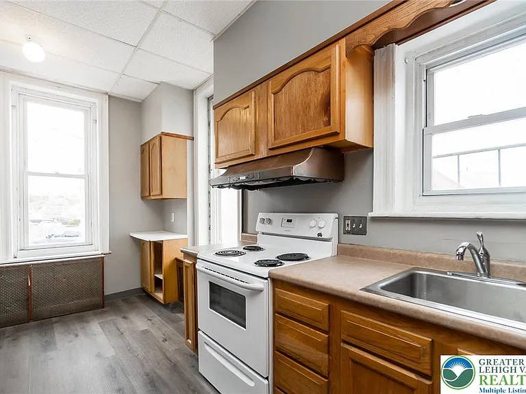 164 W Main St #HOUSE — Photo 6