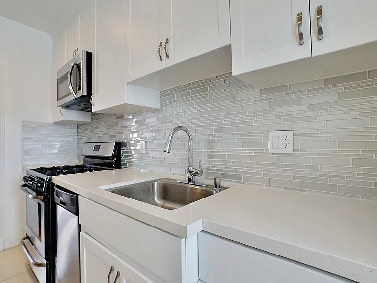 Barton Apartments — Photo 36