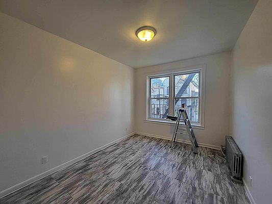 2nd image of 2261 26th St #2