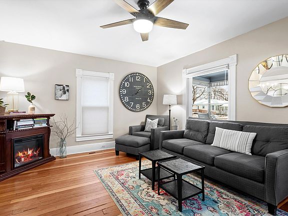 5th image of 724 1st Ave W