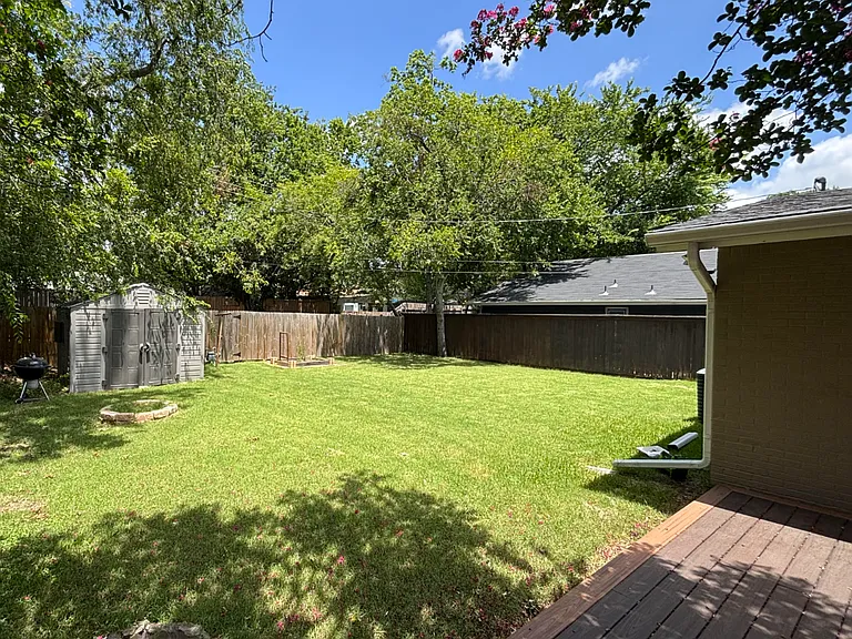 6727 Hialeah Dr — Photo 22