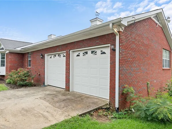 1108 County Road 52, Moundville, AL 35474