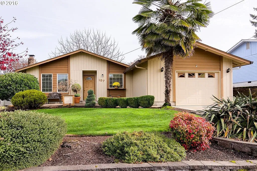 3 Bedroom House in Thurston Neighborhood — Photo 1
