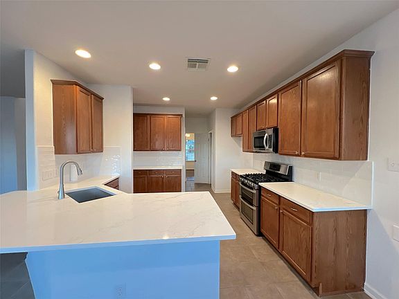 3rd image of 19314 Camellia Bend Cir