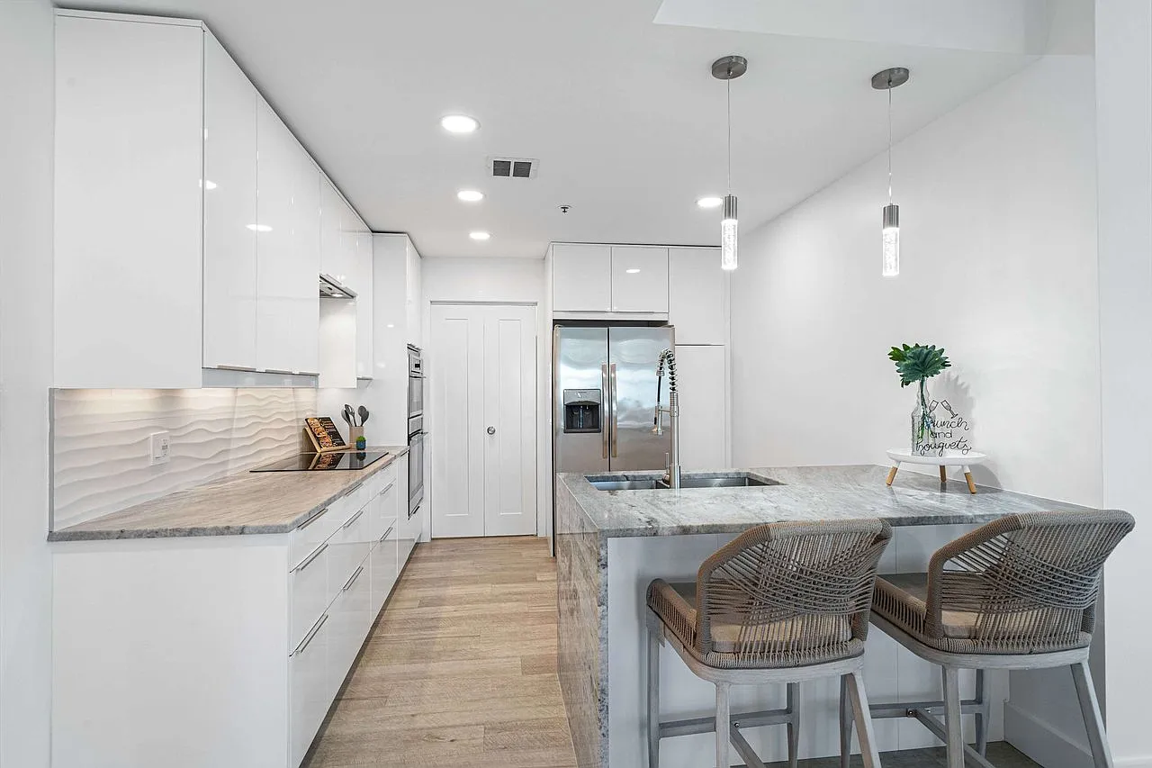 2 bed, 1325 sqft, $4,900 — Photo 4