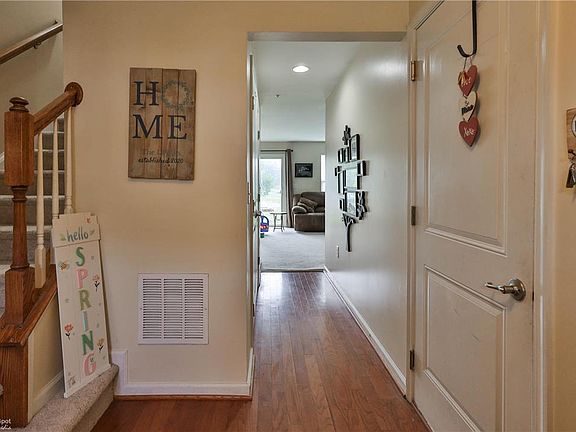 2nd image of 22 White Rose Ln