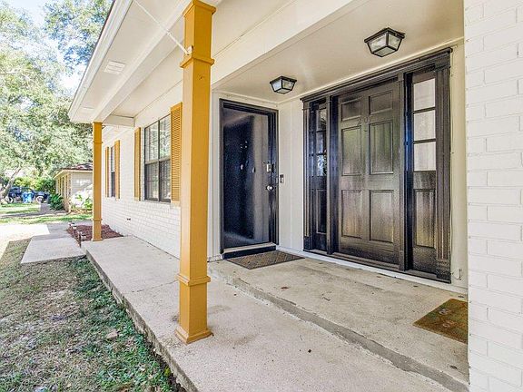 5th image of 207 McClure Dr APT B