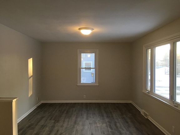 4th image of 5256 Larkin Ave NE