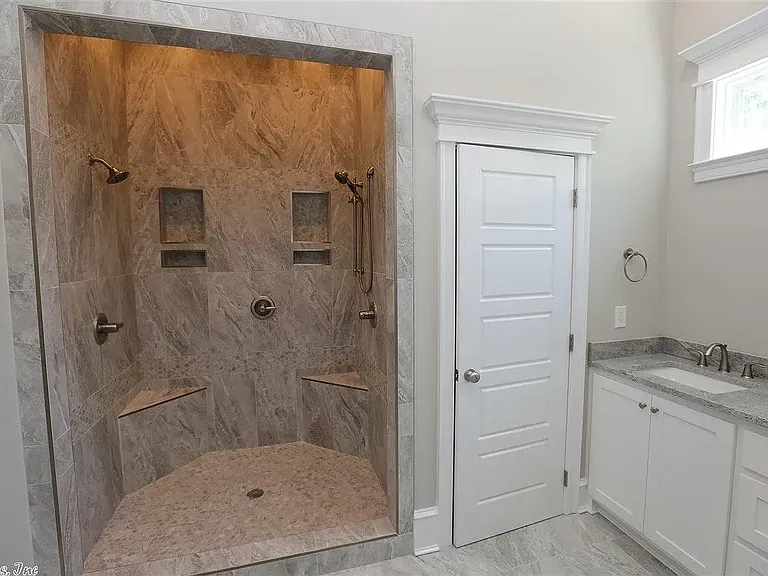 415 N Spruce St — Photo 14