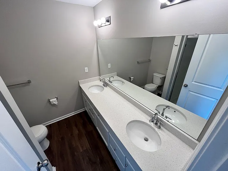 587 Parkside Way #18 — Photo 6