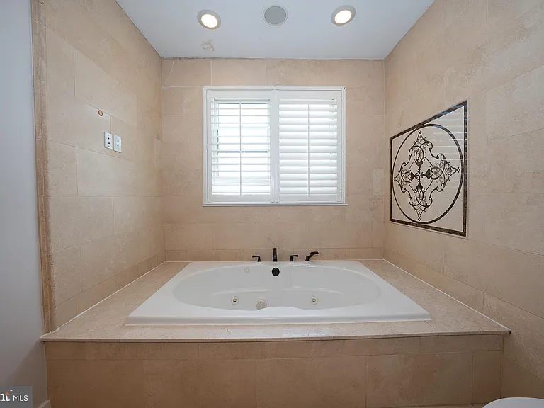 601 Poplar St — Photo 30