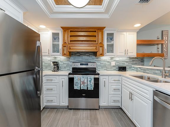 3rd image of 115 E Coronado Dr #302