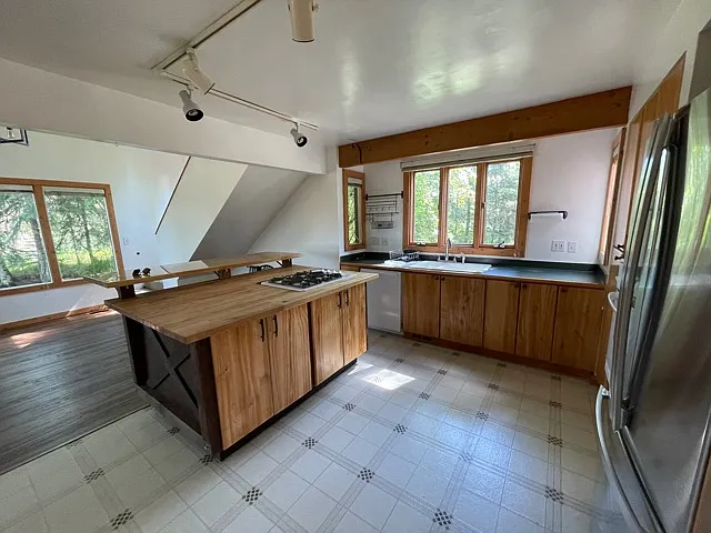 860 S Century Dr — Photo 7