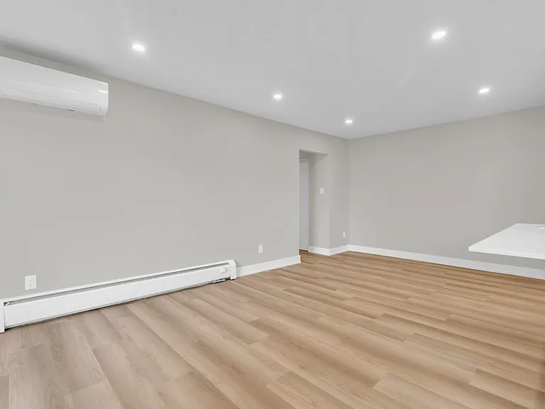 163 Macgregor Cres — Photo 8