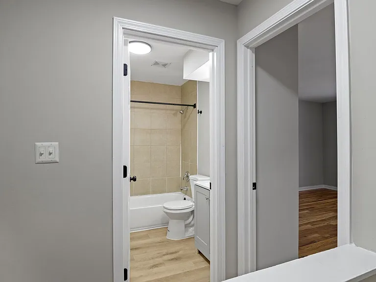 The Riverside Apartment Homes — Photo 10