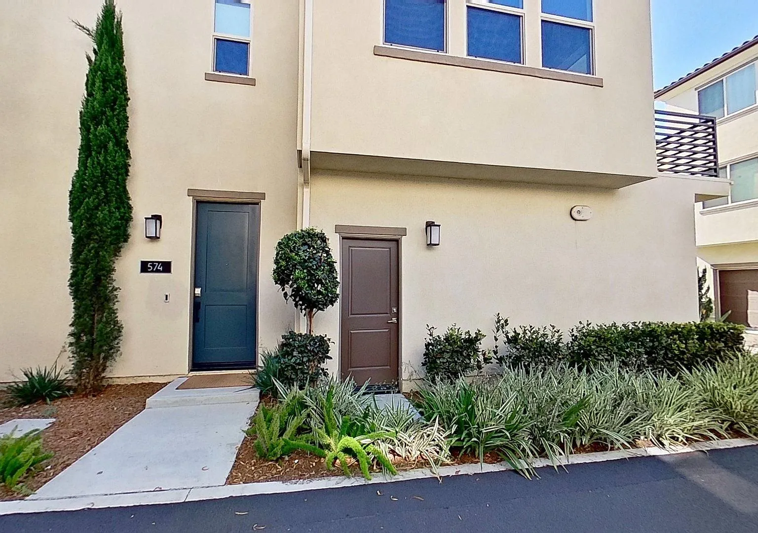 574 S Motif St, Anaheim: Spacious 2,450 sqft 4 Bed 3.5 Bath SFH with Community Amenities! — Photo 2