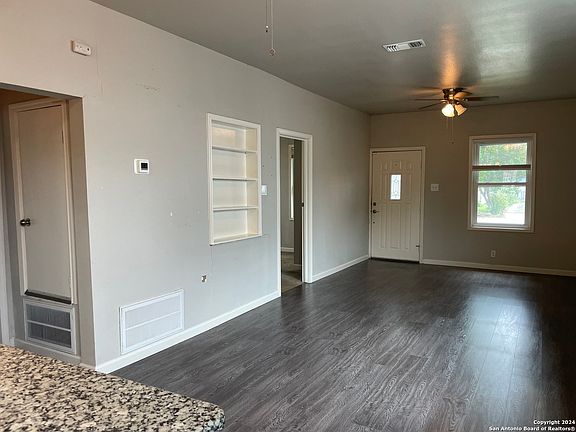 5th image of 1647 Steves Ave