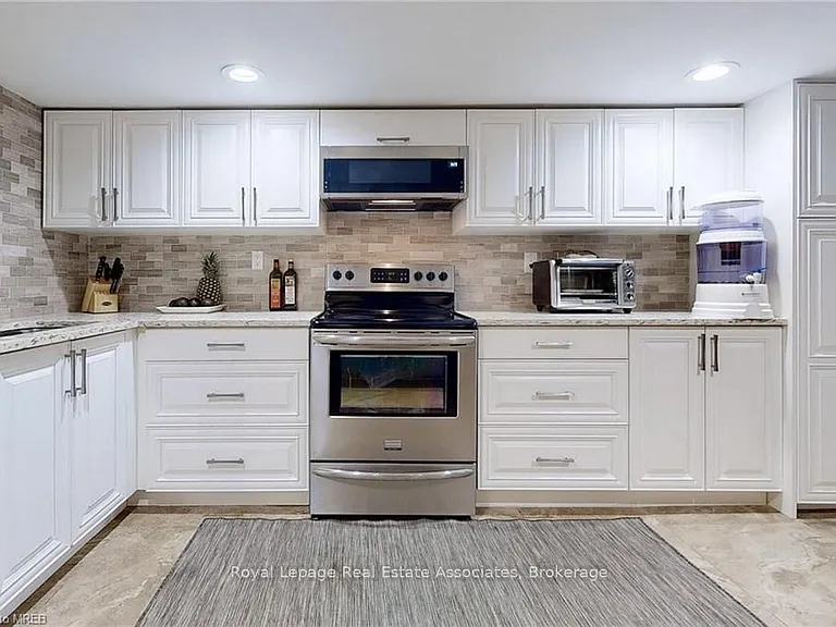 925 Kingsway Dr #BASEMENT — Photo 14