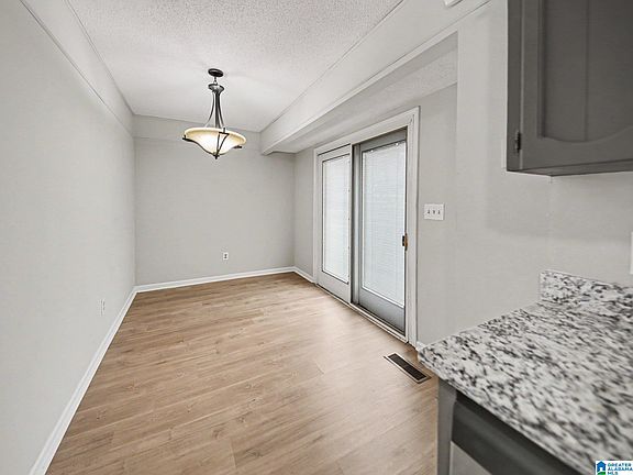 5th image of 300 Varden Hill Dr