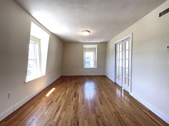 4th image of 11 Brighton St #3