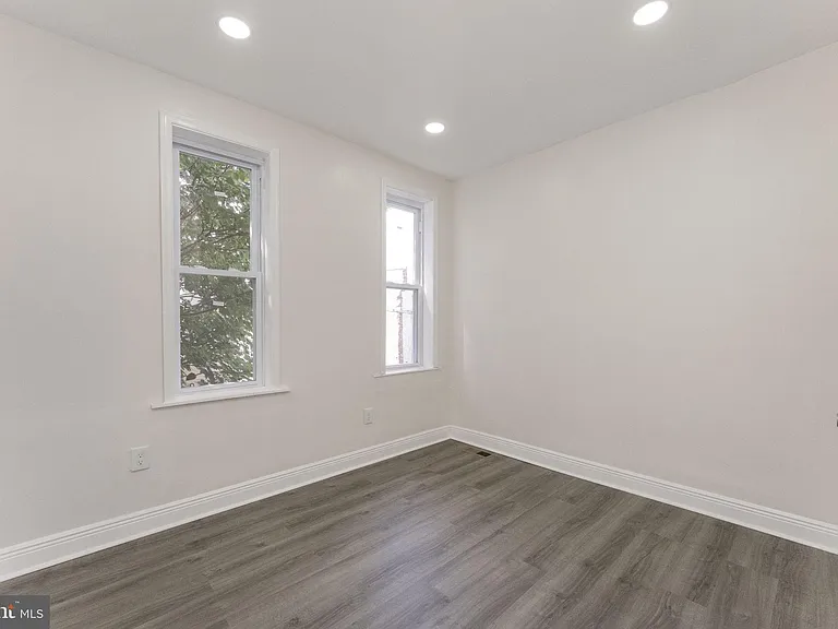 5426 Webster St — Photo 19
