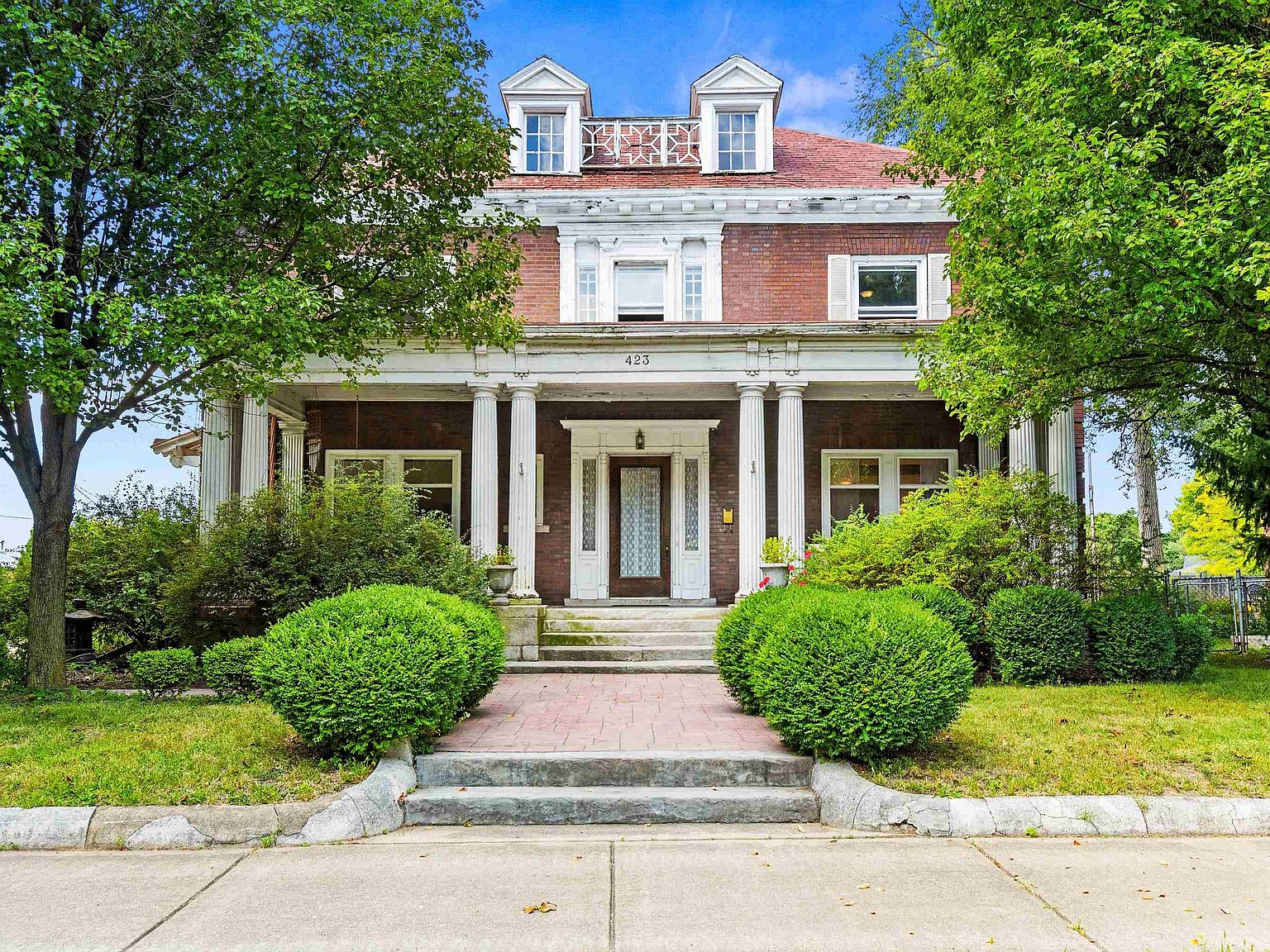 423 W High St, Peoria, IL 61606 Zillow