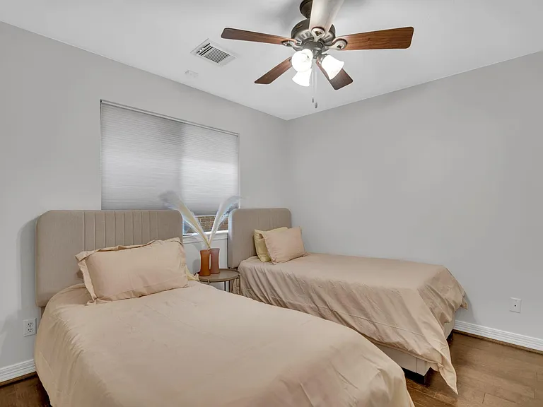 3305 W Lamar St #B — Photo 6