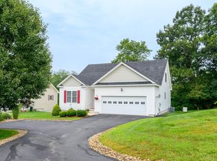 3 Sugar Plum Ln #3, Londonderry, NH 03053