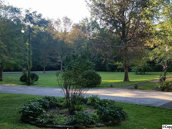 4th image of 141 Cedar Crest Dr