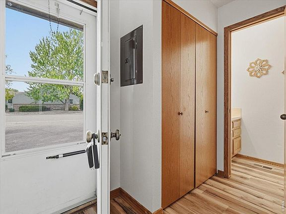 5th image of 244 E 42nd St