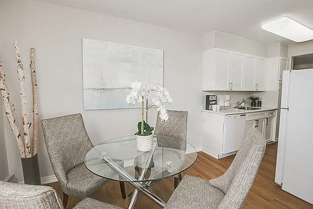606 Victoria Ave — Photo 7