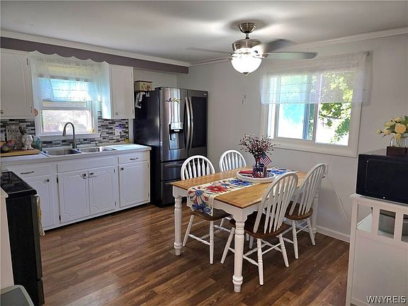 4th image of 38 Colonial Dr