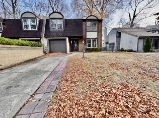 4 Goshawk Ct, Voorhees, NJ 08043