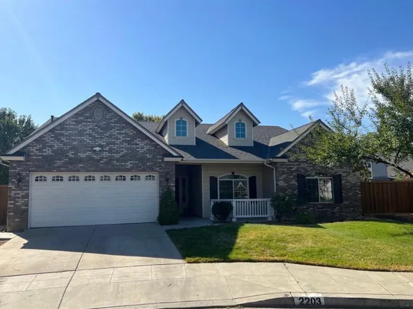 2203 E Goshen Ave, Fresno, CA 93720