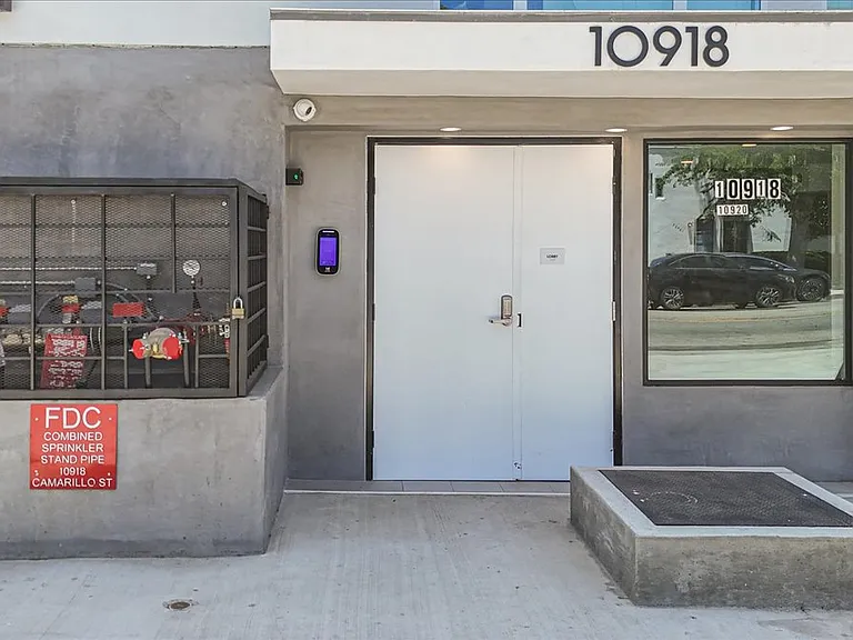 10918 Camarillo St #501 — Photo 48