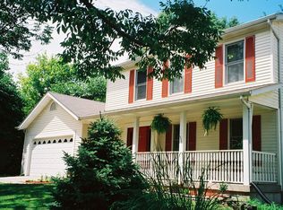1045 Pinecone Trl, Florissant, MO 63031
