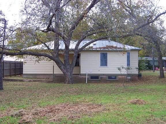 3rd image of 806 W Travis St